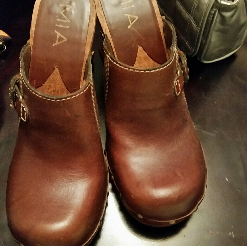 MIA LEATHER CLOGS - Picture 3 of 5